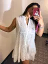 Vestido corto traslúcido para playa