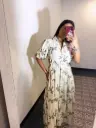 Vestido largo blanco roto con botones y estampado de palmeras