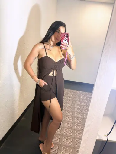 Conjunto marrón de top, falda y short